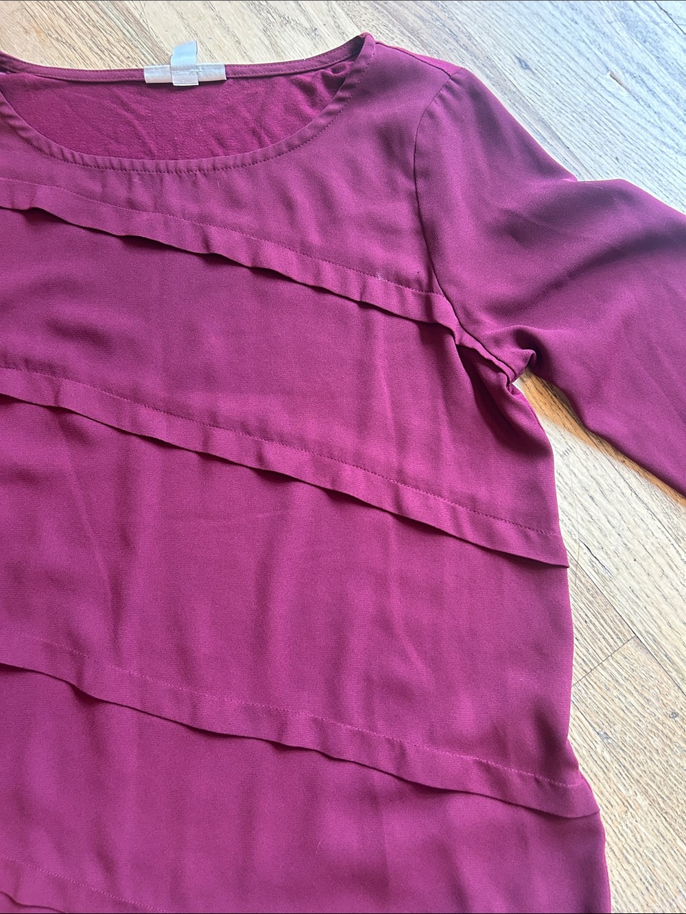 ๐ธ3 FOR $20๐ธ
Dana Buchman Burgundy Layered Ruffle Blouse - Picture 6 of 9